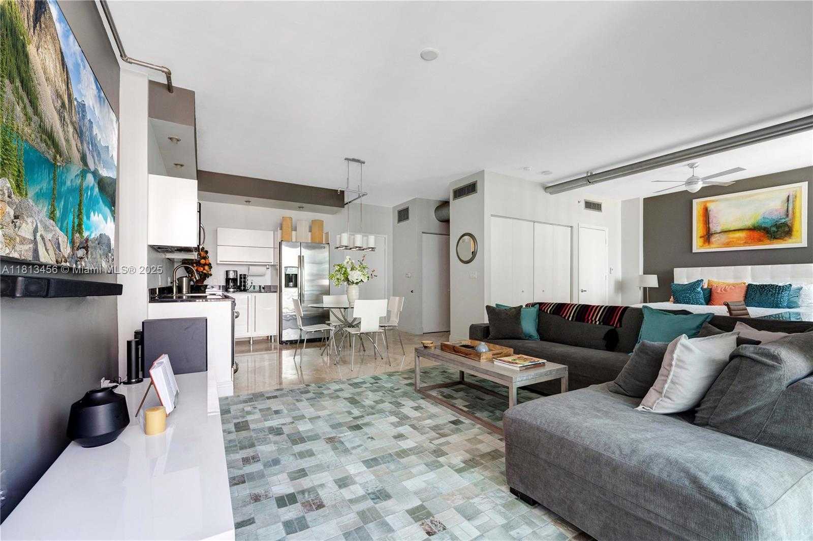 Small Image of 690 SOUTH WEST 1ST CT #2530, Miami Number 3