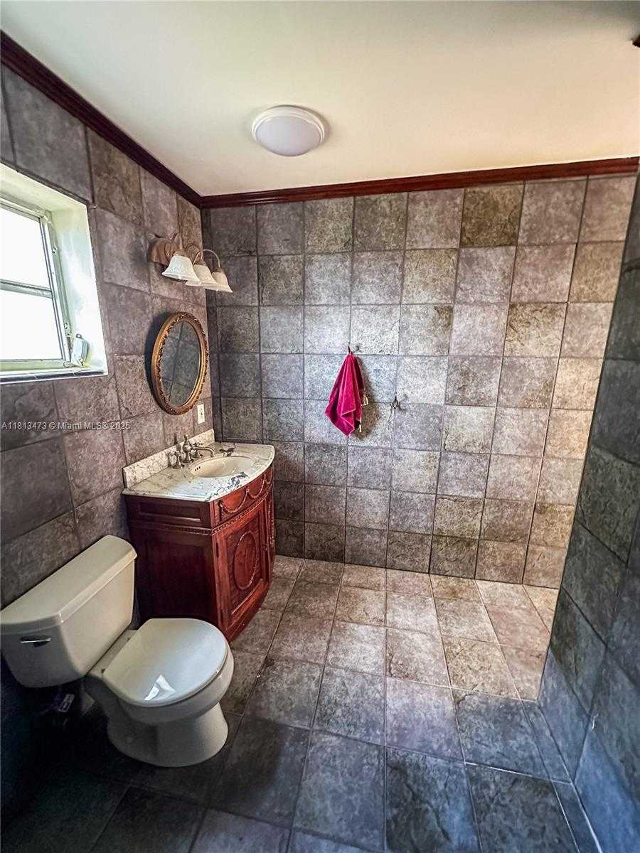 Small Image of 8926 DICKENS AVE, Surfside Number 15