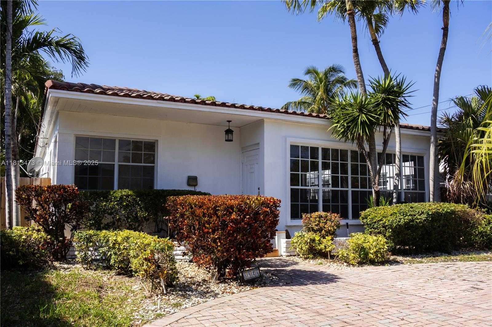 Small Image of 8926 DICKENS AVE, Surfside Number 2