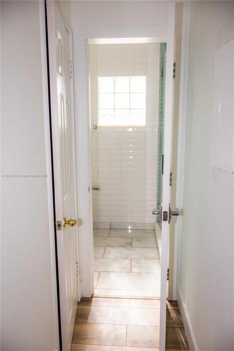 Small Image of 8926 DICKENS AVE, Surfside Number 20