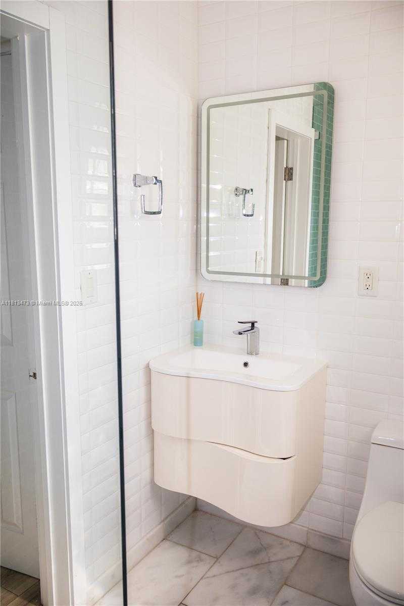 Small Image of 8926 DICKENS AVE, Surfside Number 22