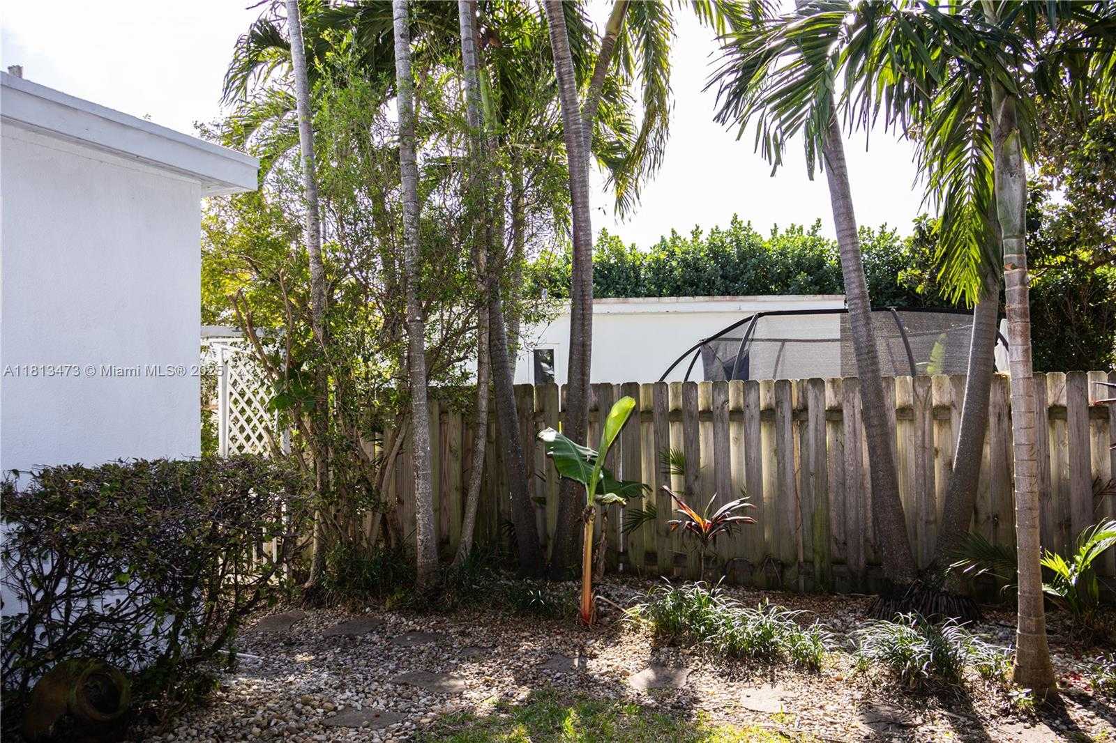 Small Image of 8926 DICKENS AVE, Surfside Number 30