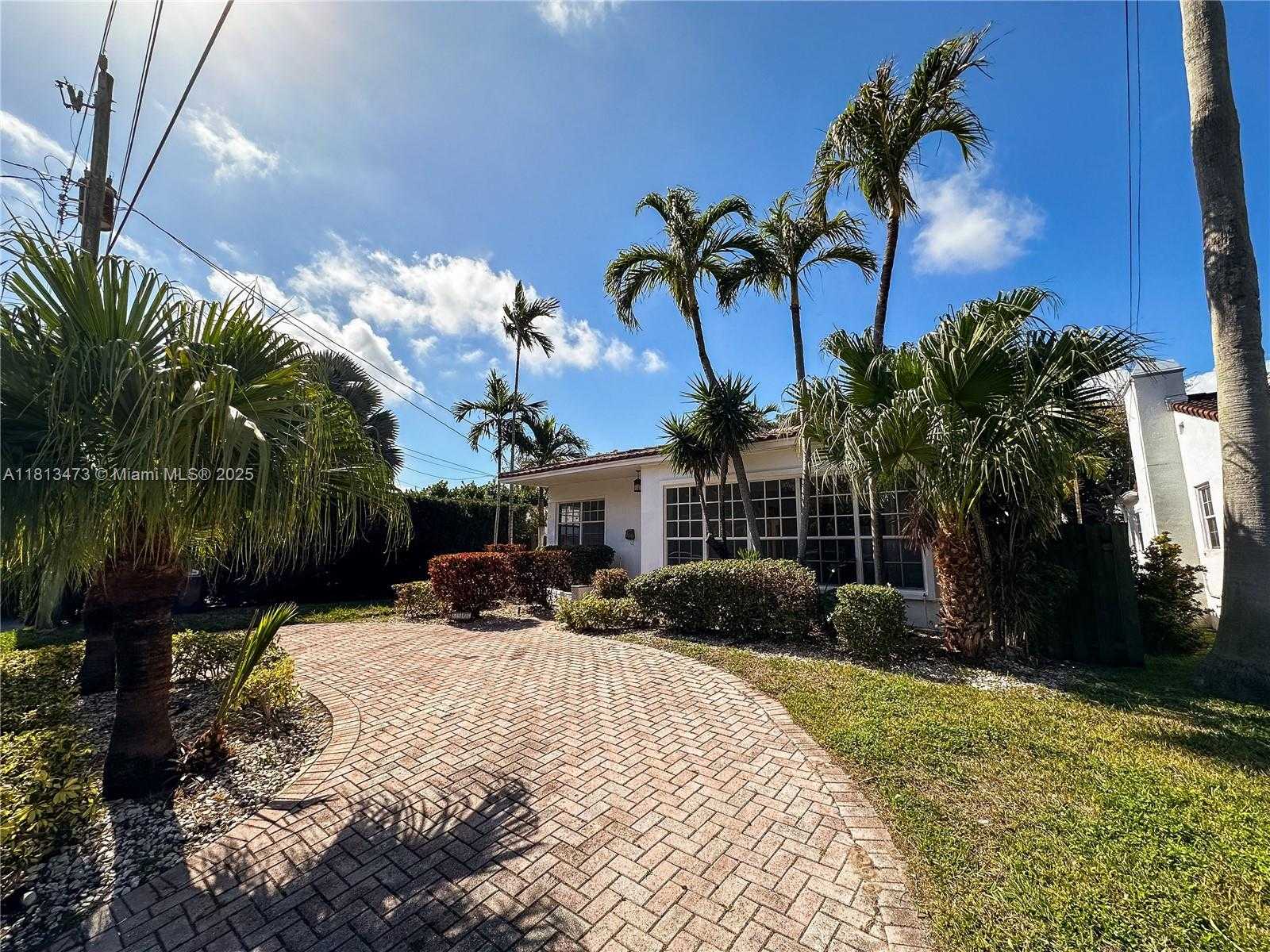 Small Image of 8926 DICKENS AVE, Surfside Number 31