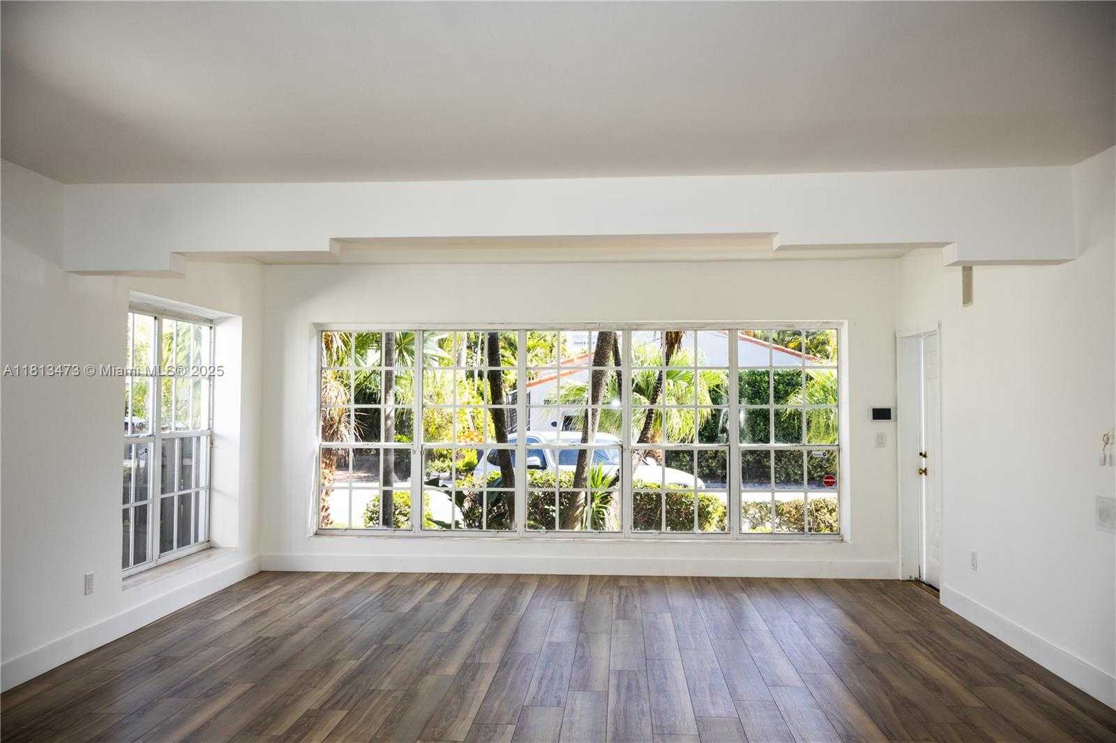 Small Image of 8926 DICKENS AVE, Surfside Number 5