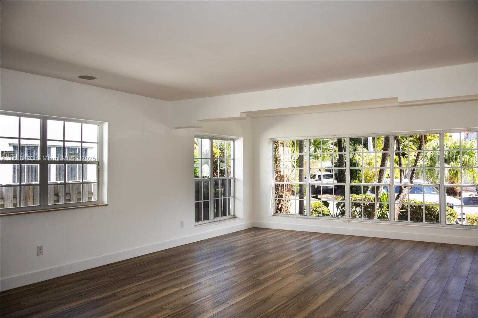 Small Image of 8926 DICKENS AVE, Surfside Number 6