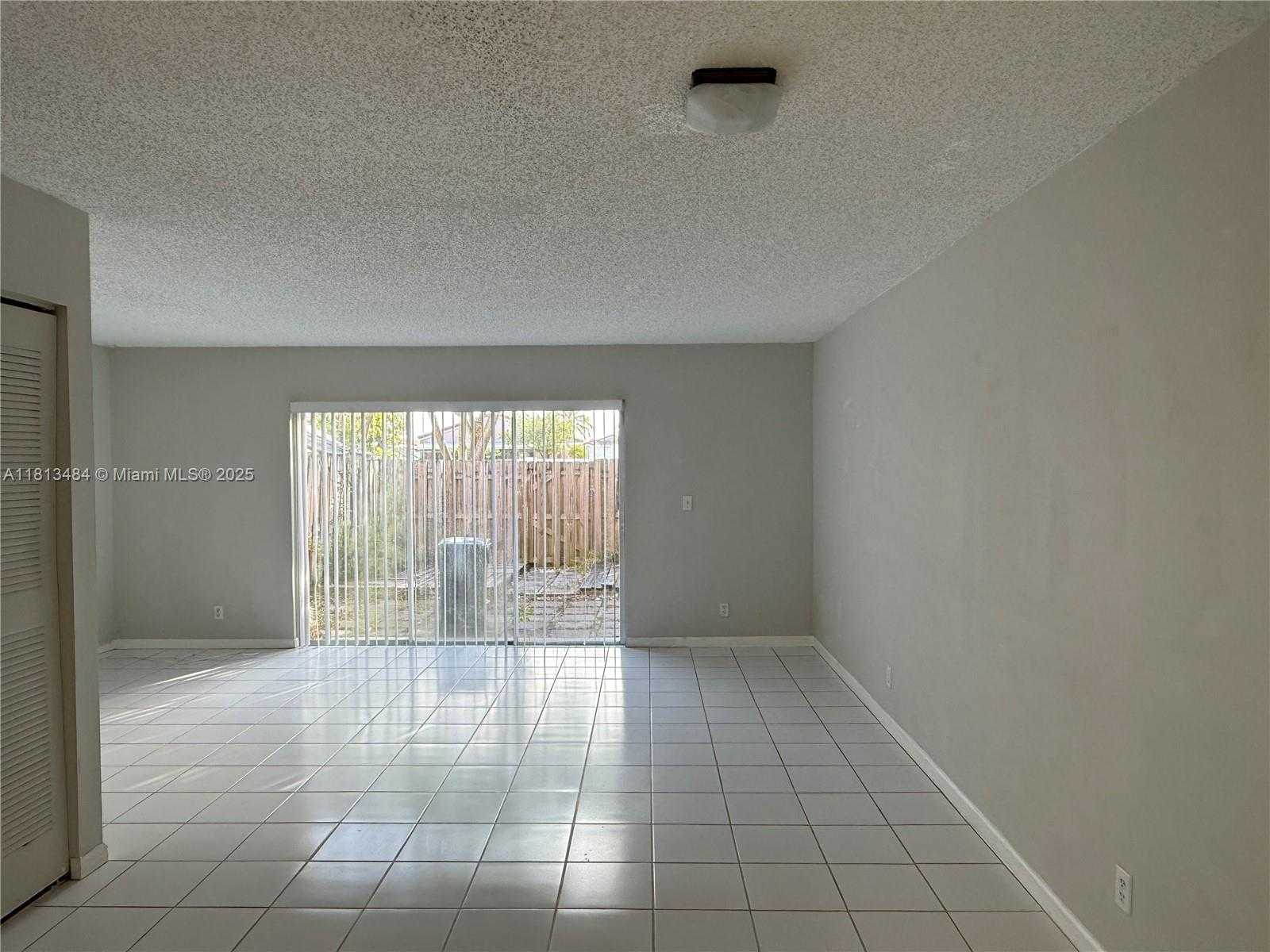 Small Image of 17432 SOUTH WEST 140TH CT, Miami Number 10