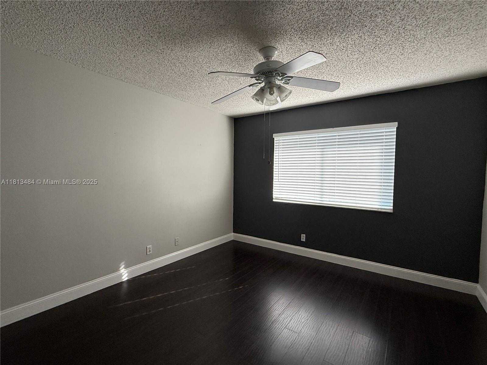 Small Image of 17432 SOUTH WEST 140TH CT, Miami Number 11