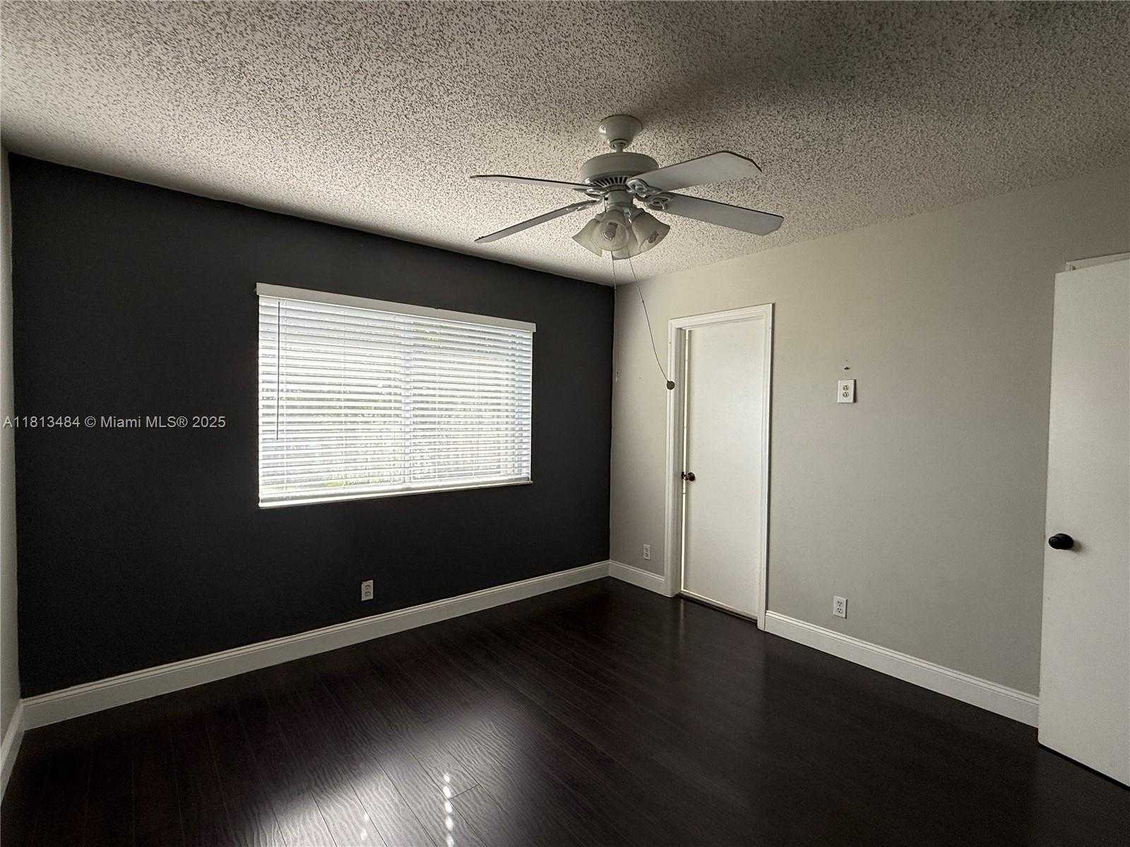 Small Image of 17432 SOUTH WEST 140TH CT, Miami Number 12
