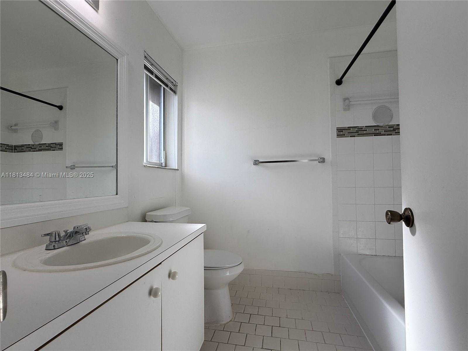 Small Image of 17432 SOUTH WEST 140TH CT, Miami Number 13