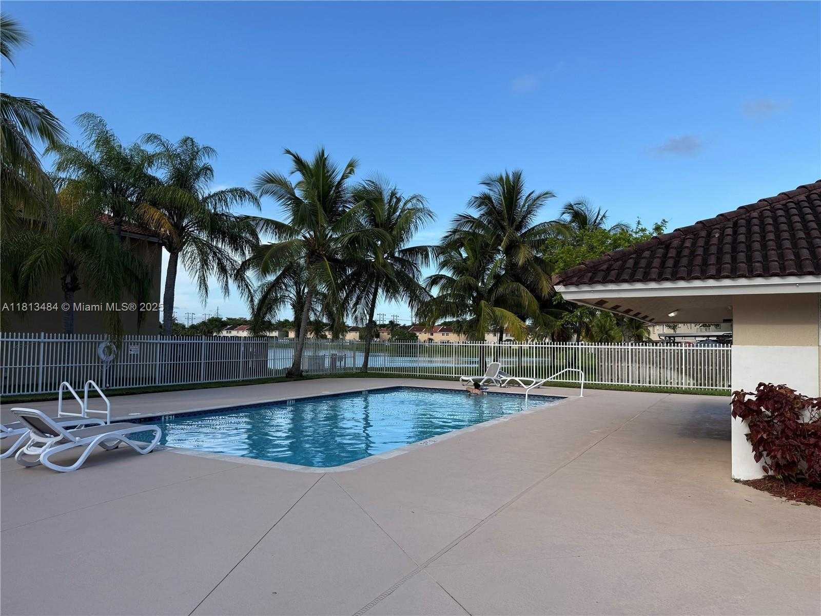 Small Image of 17432 SOUTH WEST 140TH CT, Miami Number 29