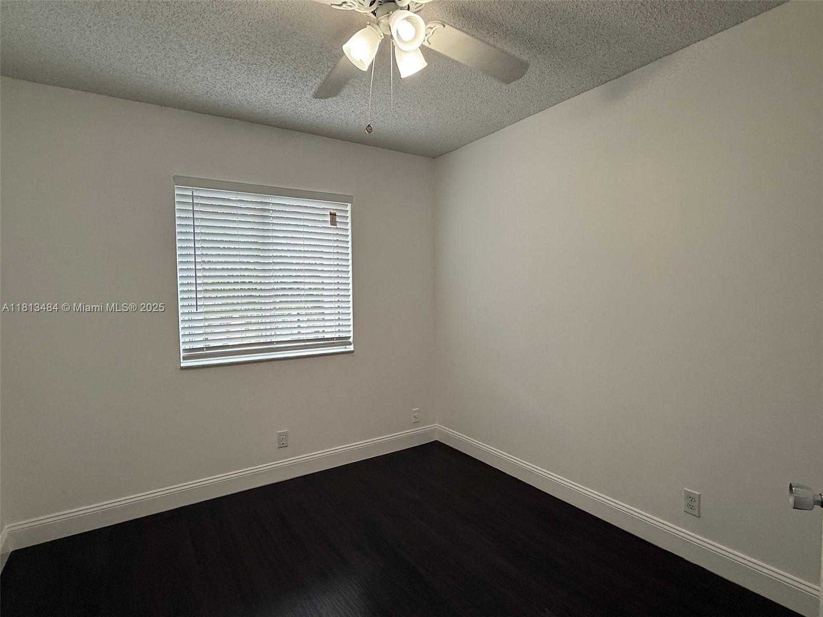 Small Image of 17432 SOUTH WEST 140TH CT, Miami Number 30