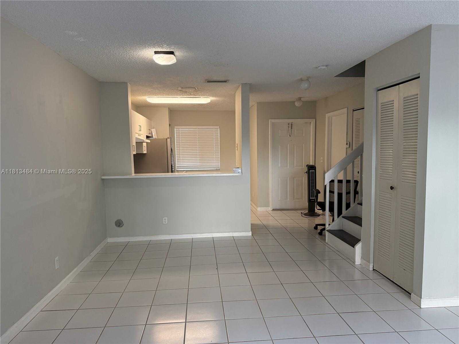 Small Image of 17432 SOUTH WEST 140TH CT, Miami Number 4