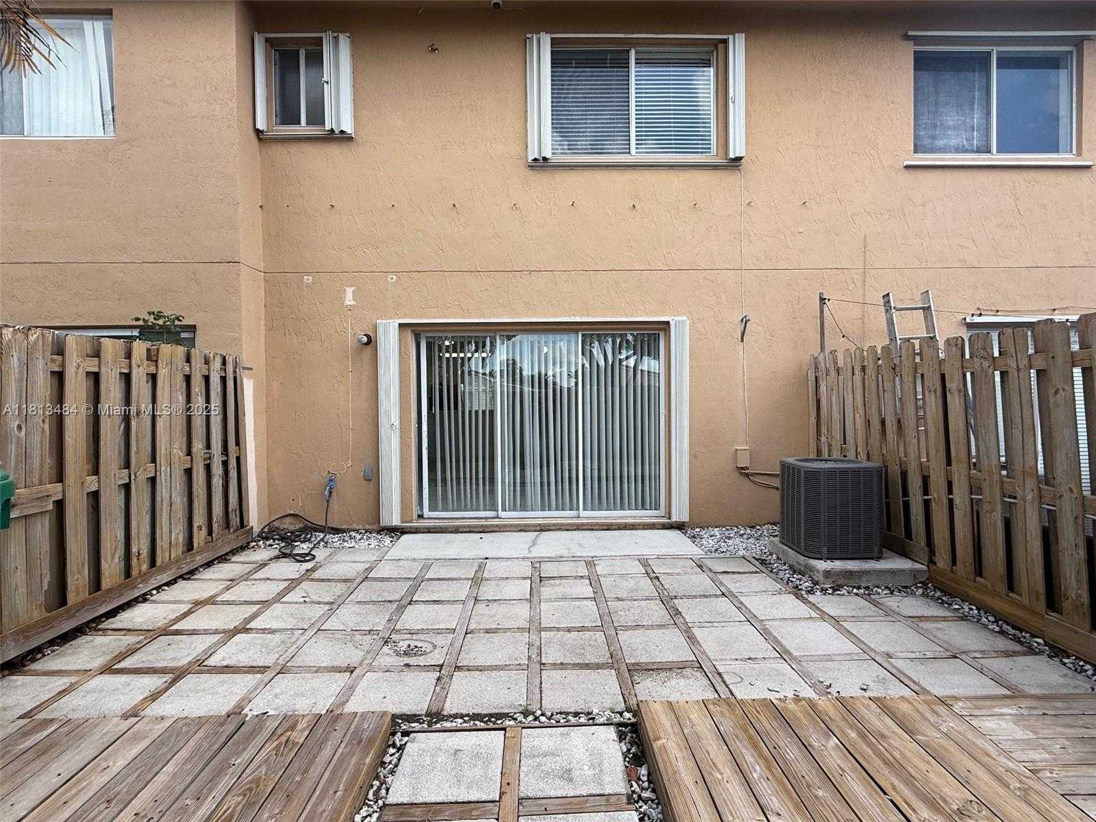 Small Image of 17432 SOUTH WEST 140TH CT, Miami Number 40