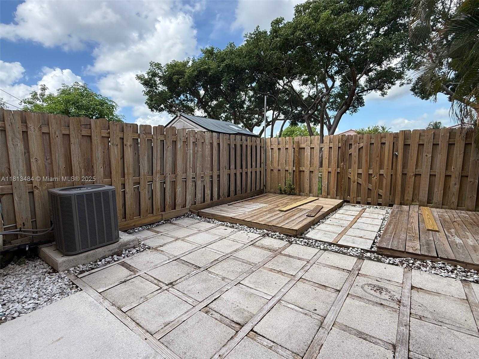 Small Image of 17432 SOUTH WEST 140TH CT, Miami Number 41