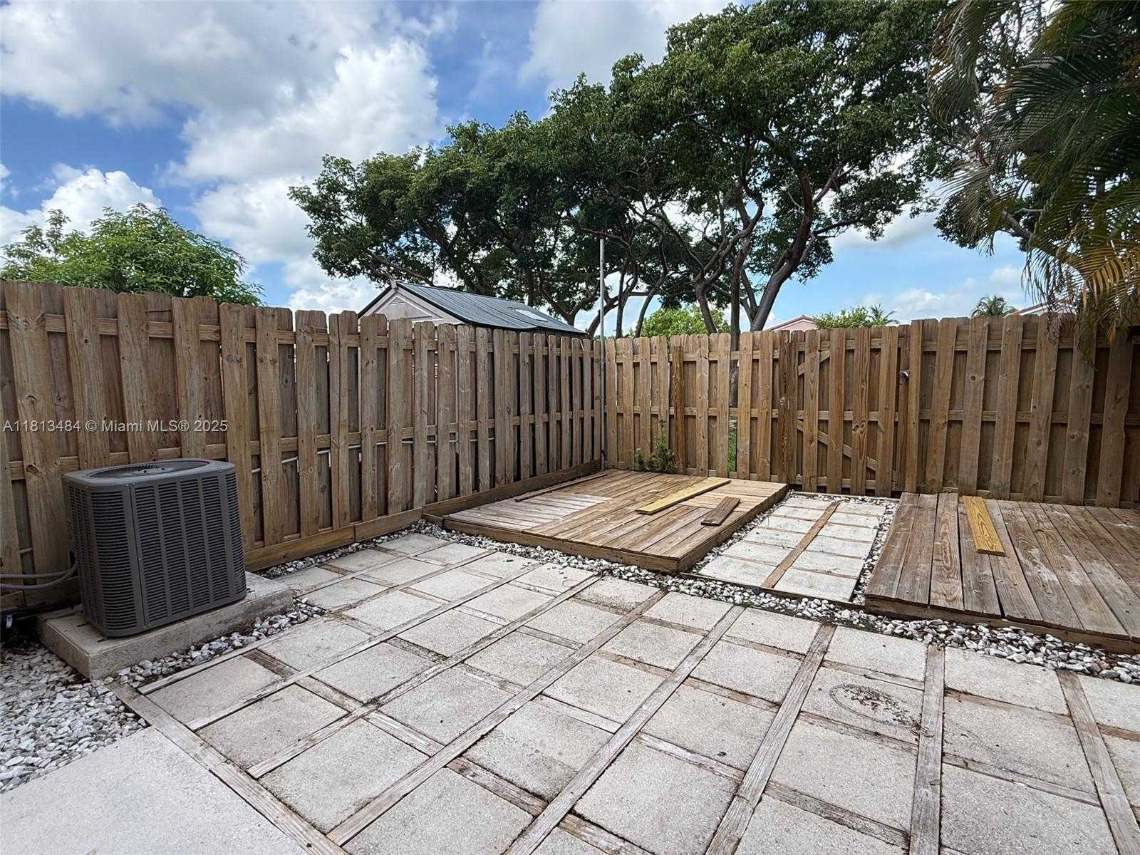 Small Image of 17432 SOUTH WEST 140TH CT, Miami Number 42