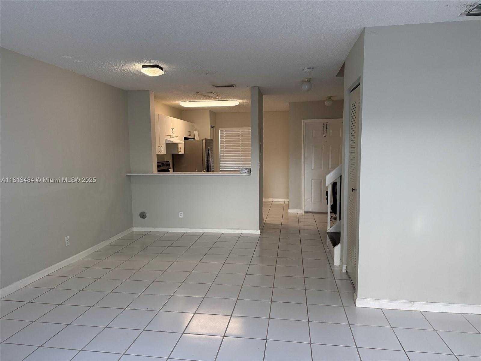 Small Image of 17432 SOUTH WEST 140TH CT, Miami Number 5