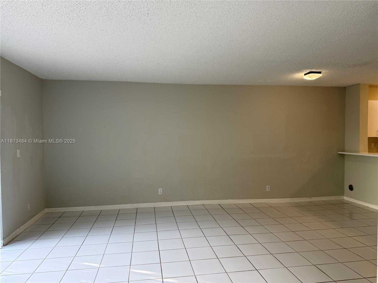 Small Image of 17432 SOUTH WEST 140TH CT, Miami Number 6