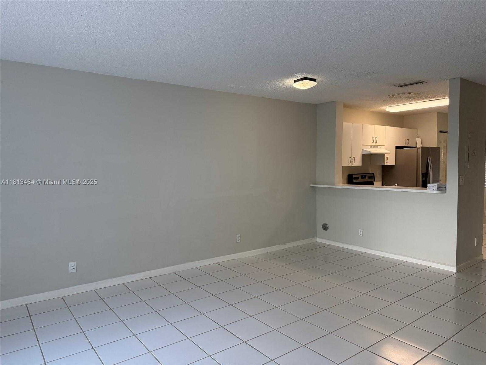 Small Image of 17432 SOUTH WEST 140TH CT, Miami Number 8