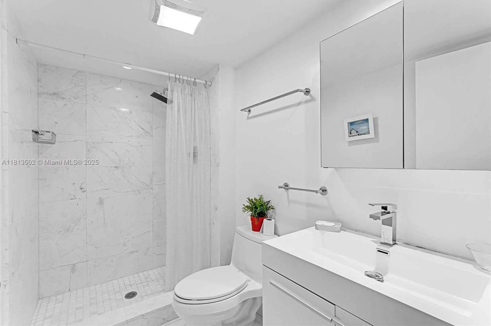 Small Image of 100 BAYVIEW DR #2007, Sunny Isles Beach Number 10