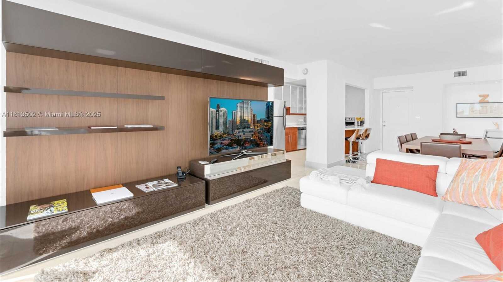 Small Image of 100 BAYVIEW DR #2007, Sunny Isles Beach Number 7