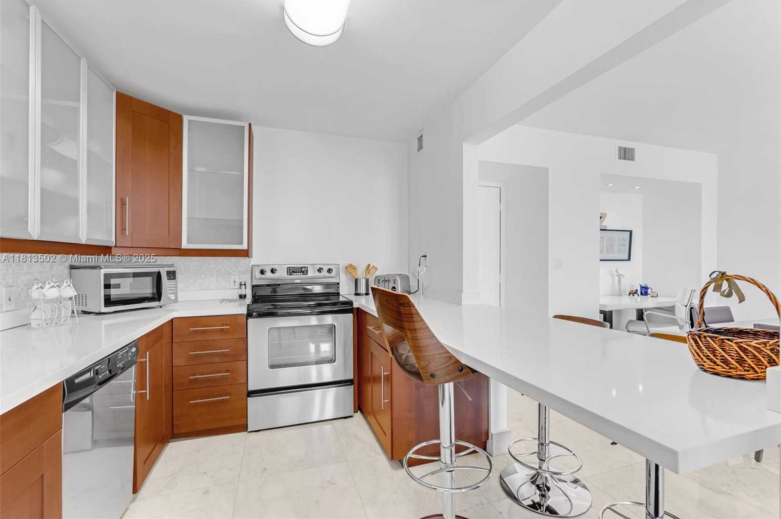 Small Image of 100 BAYVIEW DR #2007, Sunny Isles Beach Number 8