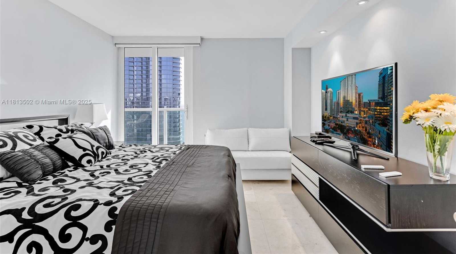 Small Image of 100 BAYVIEW DR #2007, Sunny Isles Beach Number 9