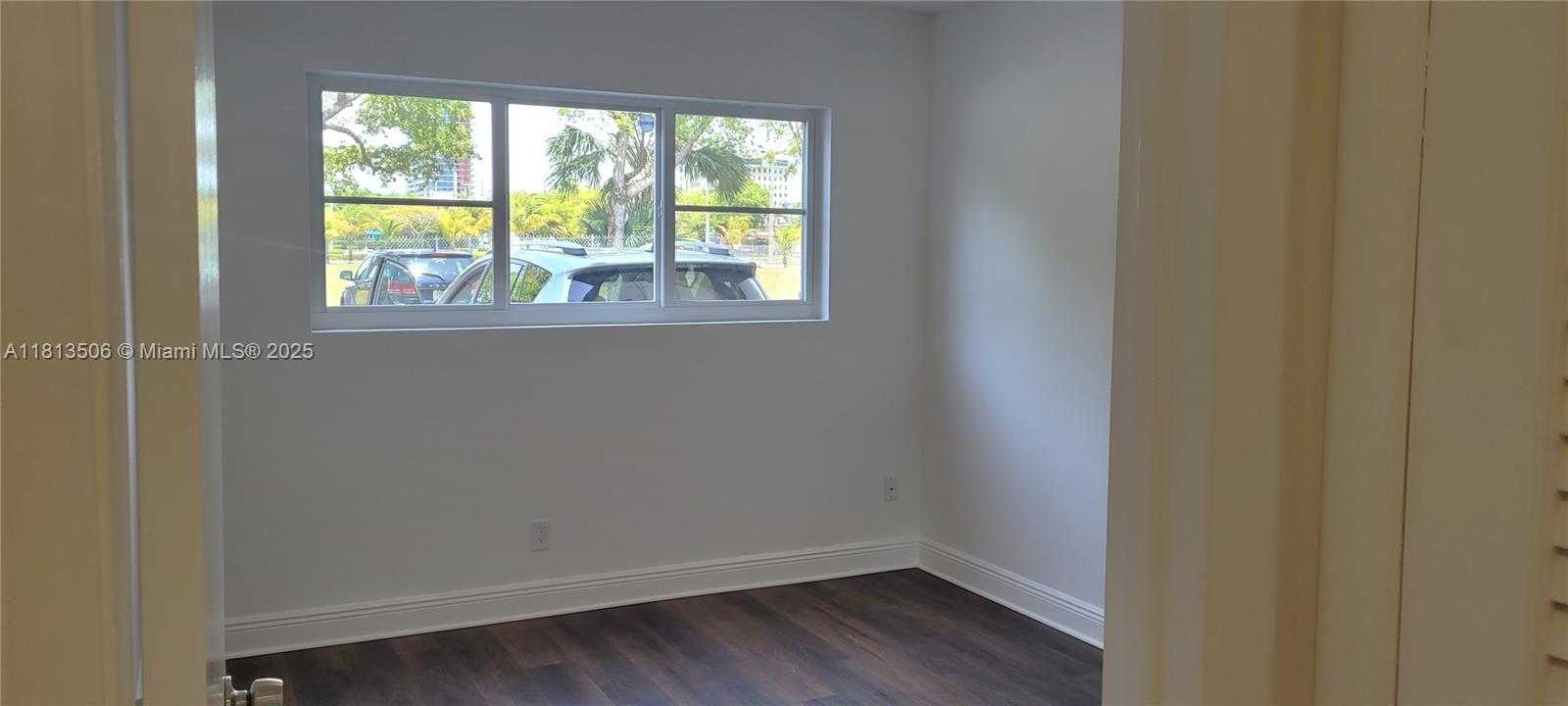 Small Image of 270 LAYNE BLVD #106, Hallandale Beach Number 17