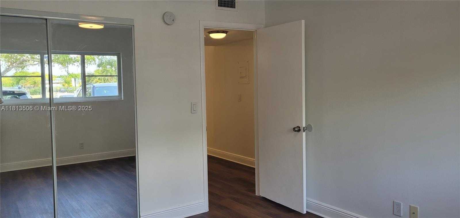 Small Image of 270 LAYNE BLVD #106, Hallandale Beach Number 19