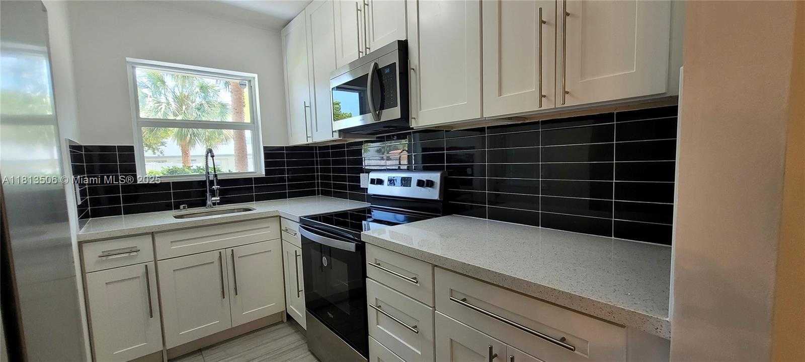 Small Image of 270 LAYNE BLVD #106, Hallandale Beach Number 2