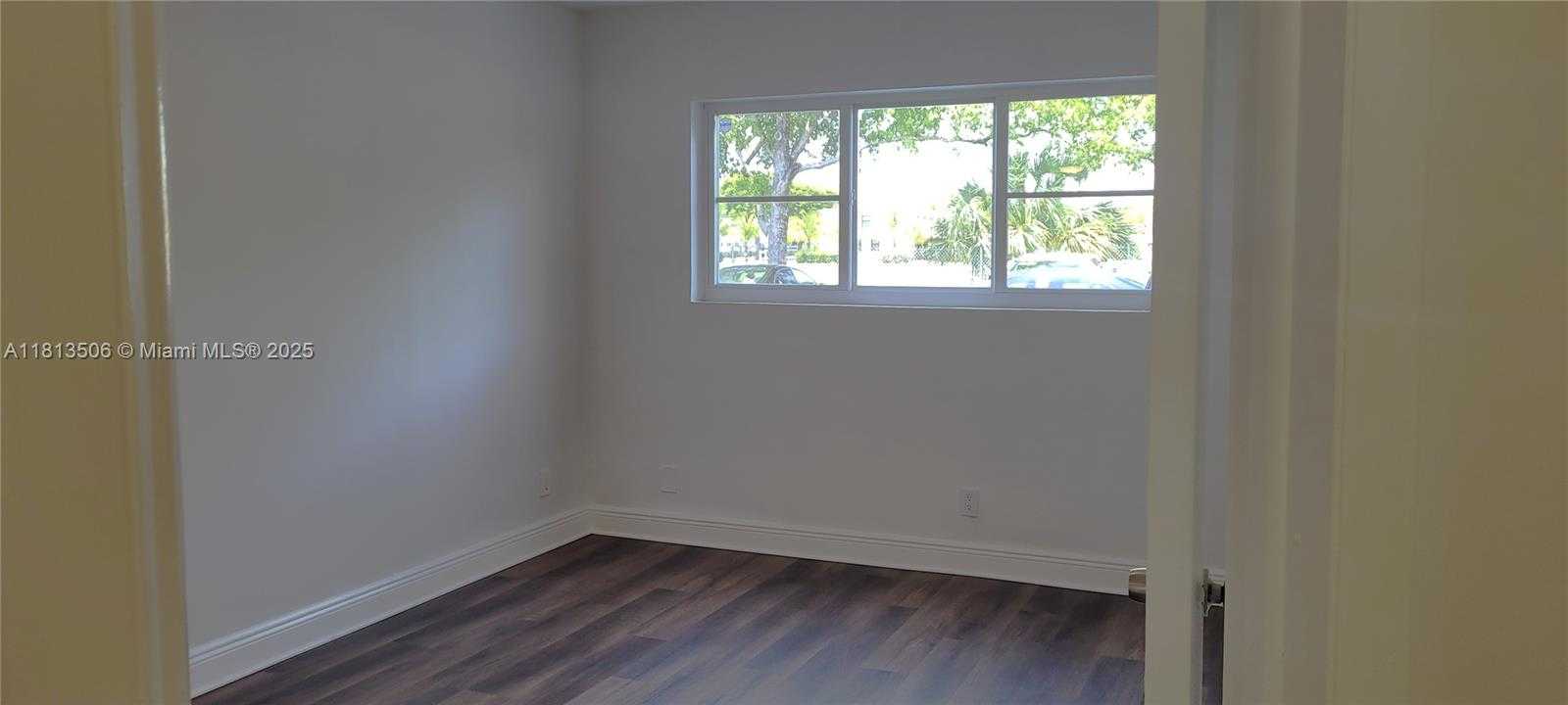 Small Image of 270 LAYNE BLVD #106, Hallandale Beach Number 20