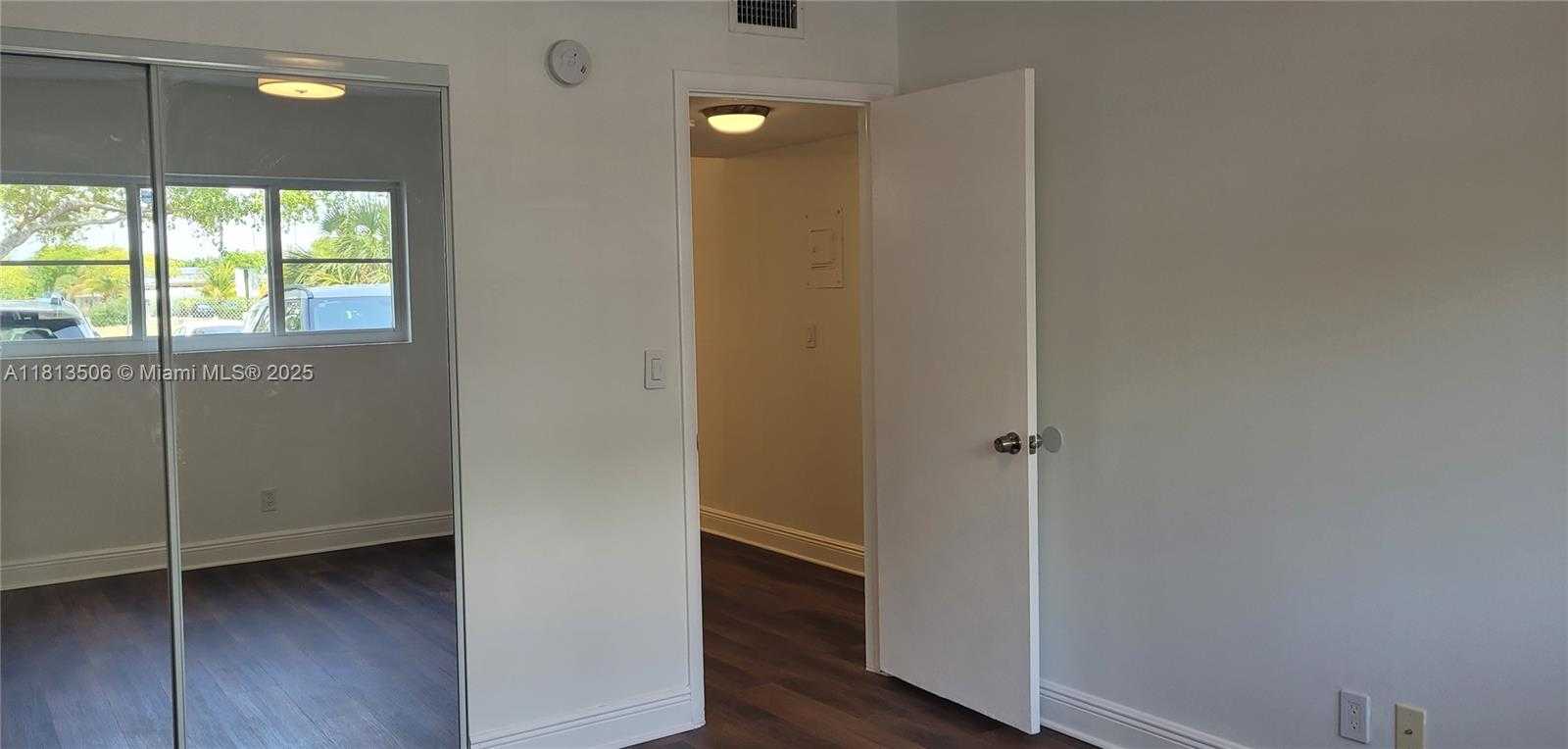 Small Image of 270 LAYNE BLVD #106, Hallandale Beach Number 22