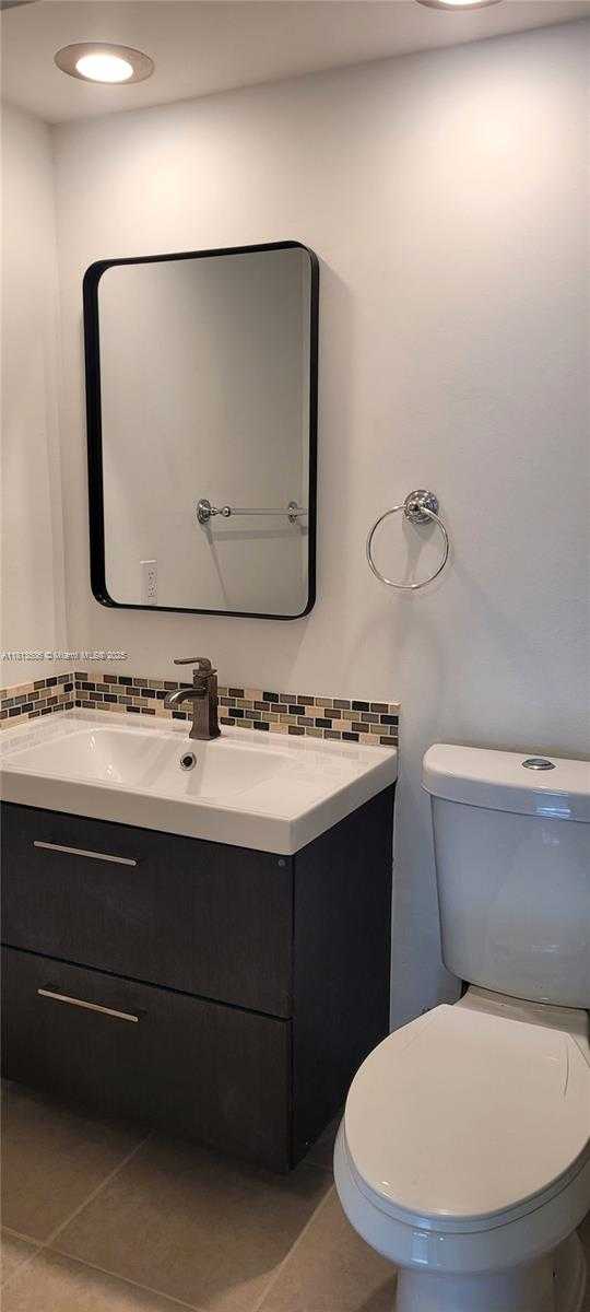 Small Image of 270 LAYNE BLVD #106, Hallandale Beach Number 25