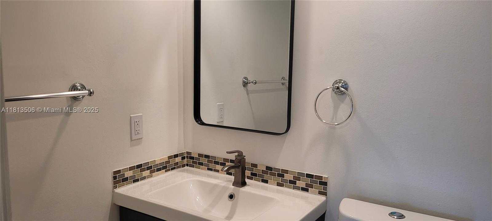 Small Image of 270 LAYNE BLVD #106, Hallandale Beach Number 28