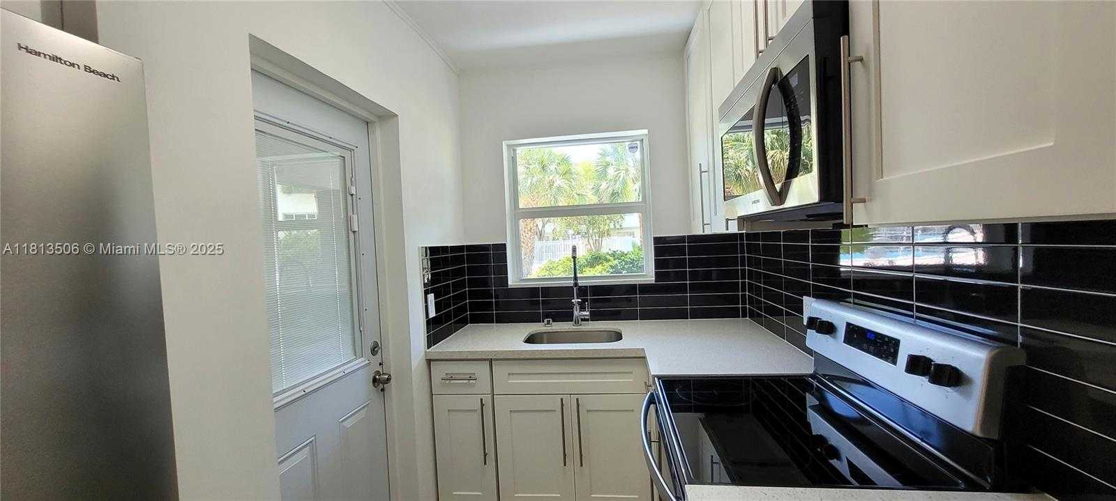 Small Image of 270 LAYNE BLVD #106, Hallandale Beach Number 3