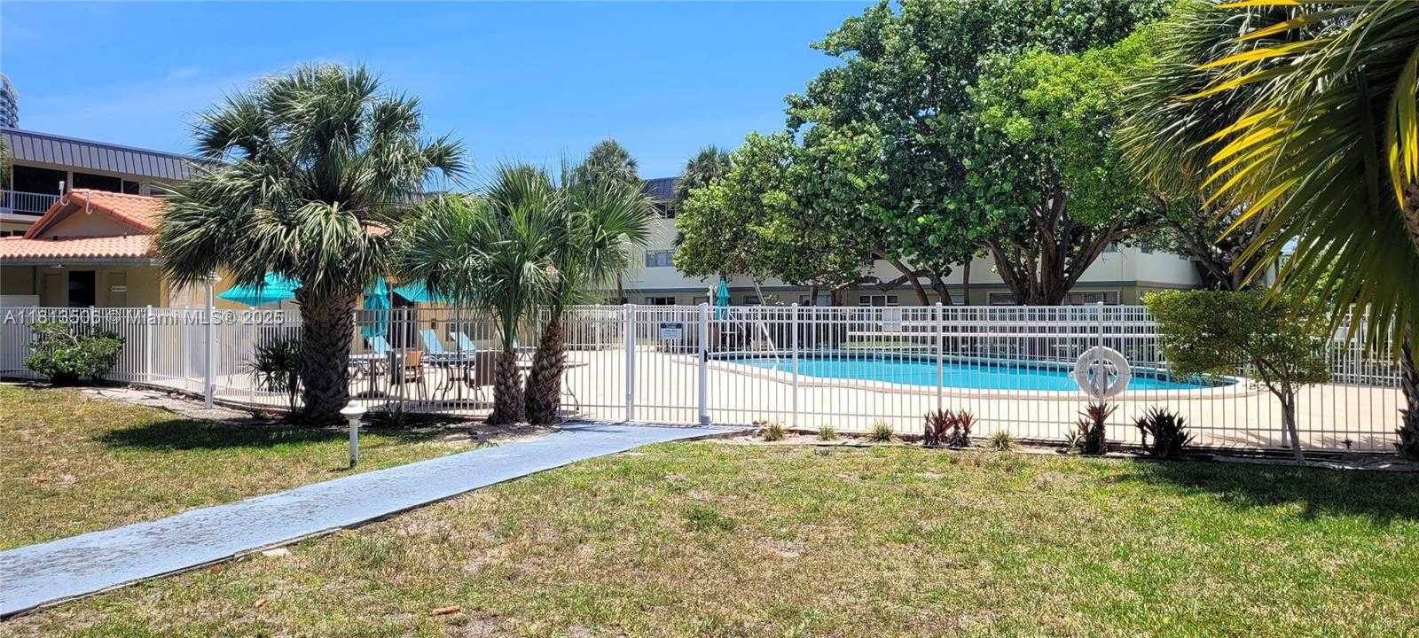 Small Image of 270 LAYNE BLVD #106, Hallandale Beach Number 35