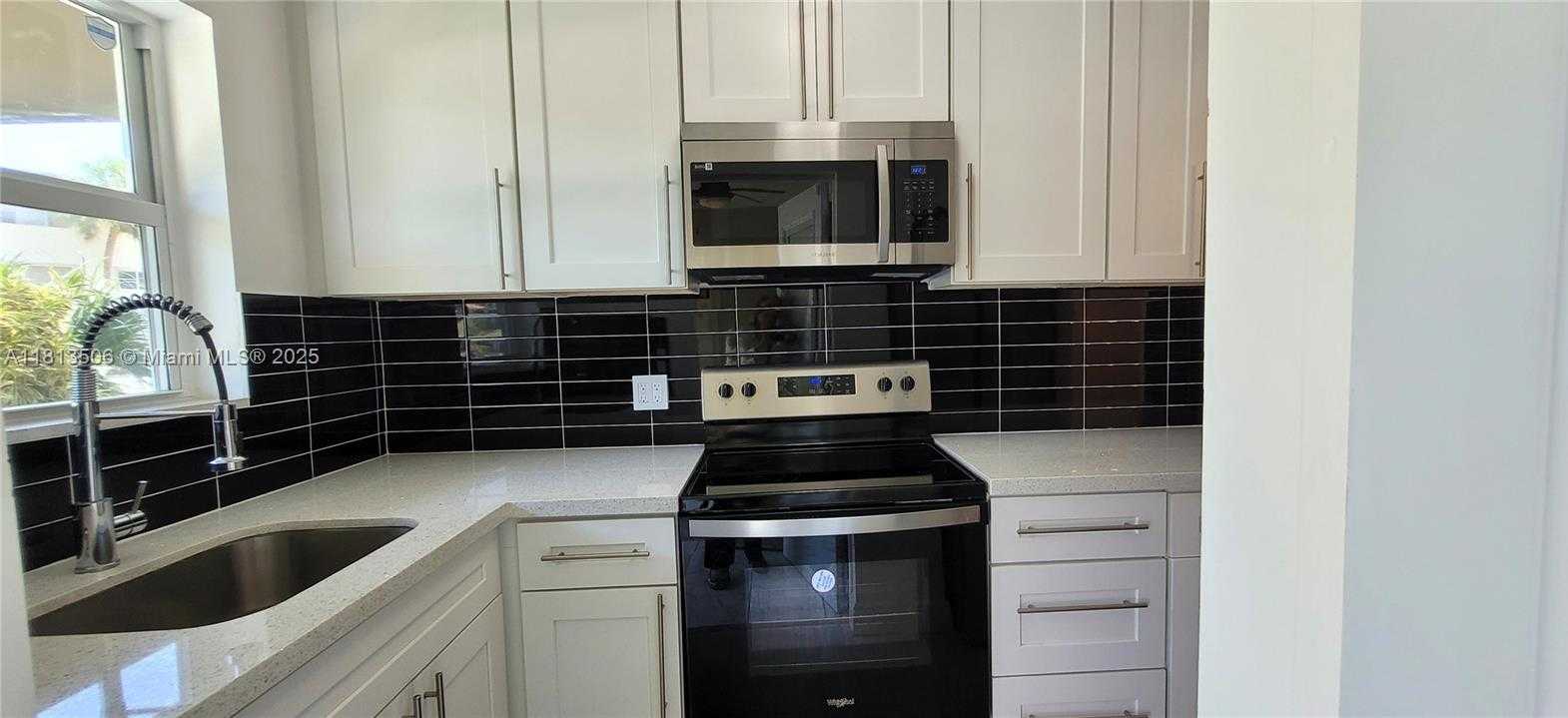 Small Image of 270 LAYNE BLVD #106, Hallandale Beach Number 4