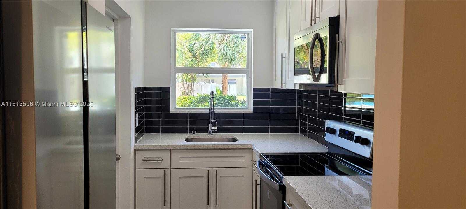 Small Image of 270 LAYNE BLVD #106, Hallandale Beach Number 5