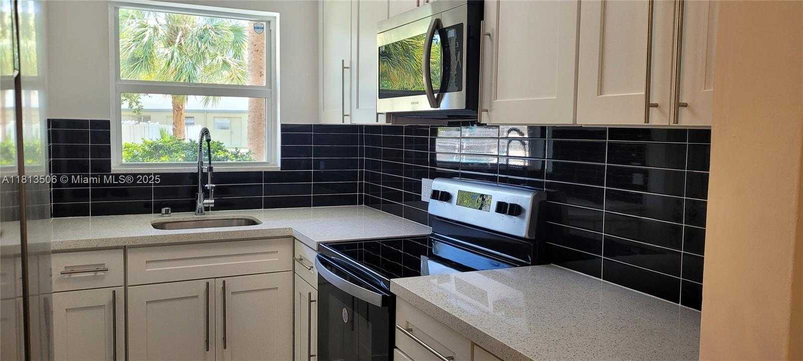 Small Image of 270 LAYNE BLVD #106, Hallandale Beach Number 6