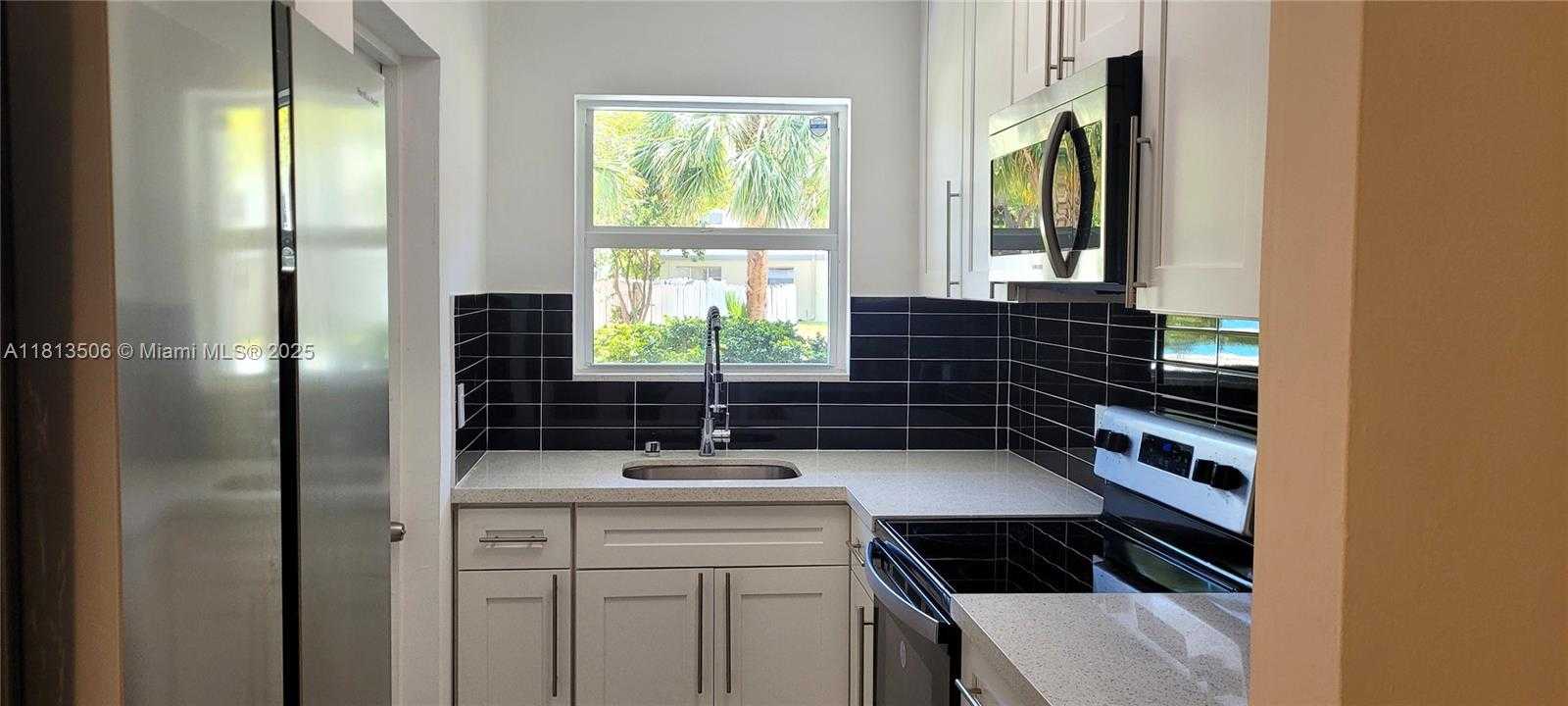 Small Image of 270 LAYNE BLVD #106, Hallandale Beach Number 7