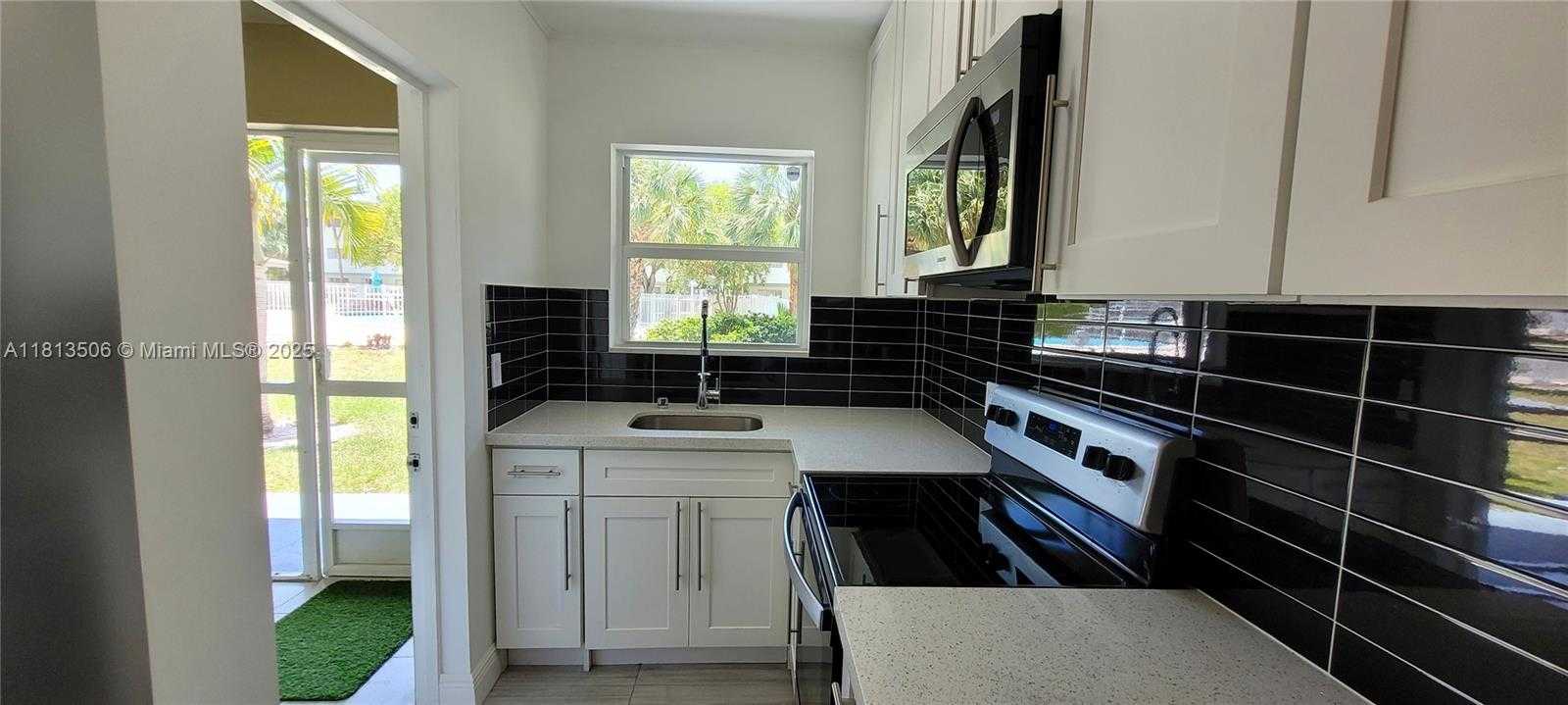 Small Image of 270 LAYNE BLVD #106, Hallandale Beach Number 8