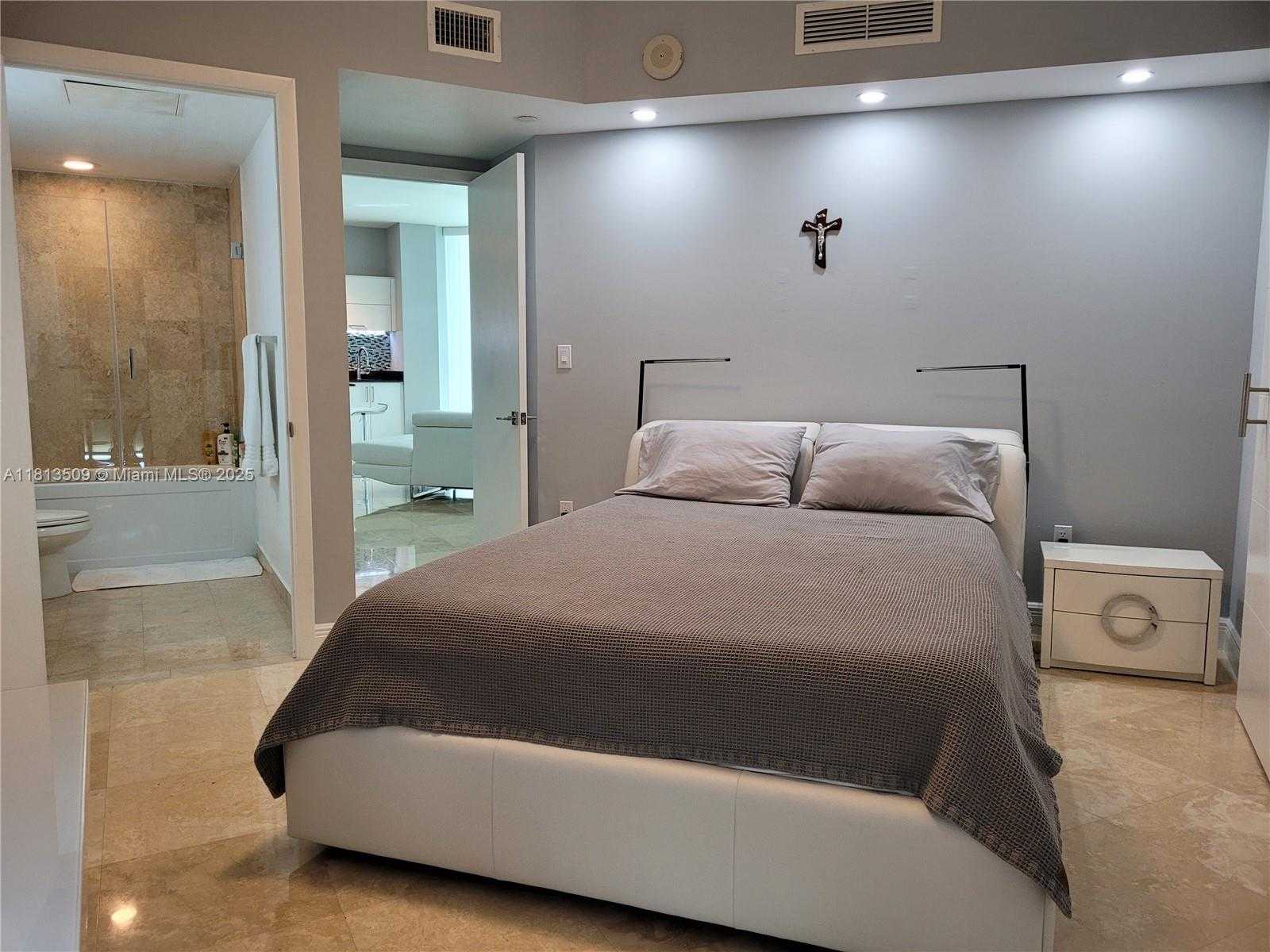 Small Image of 350 SOUTH MIAMI AVE #2714, Miami Number 30