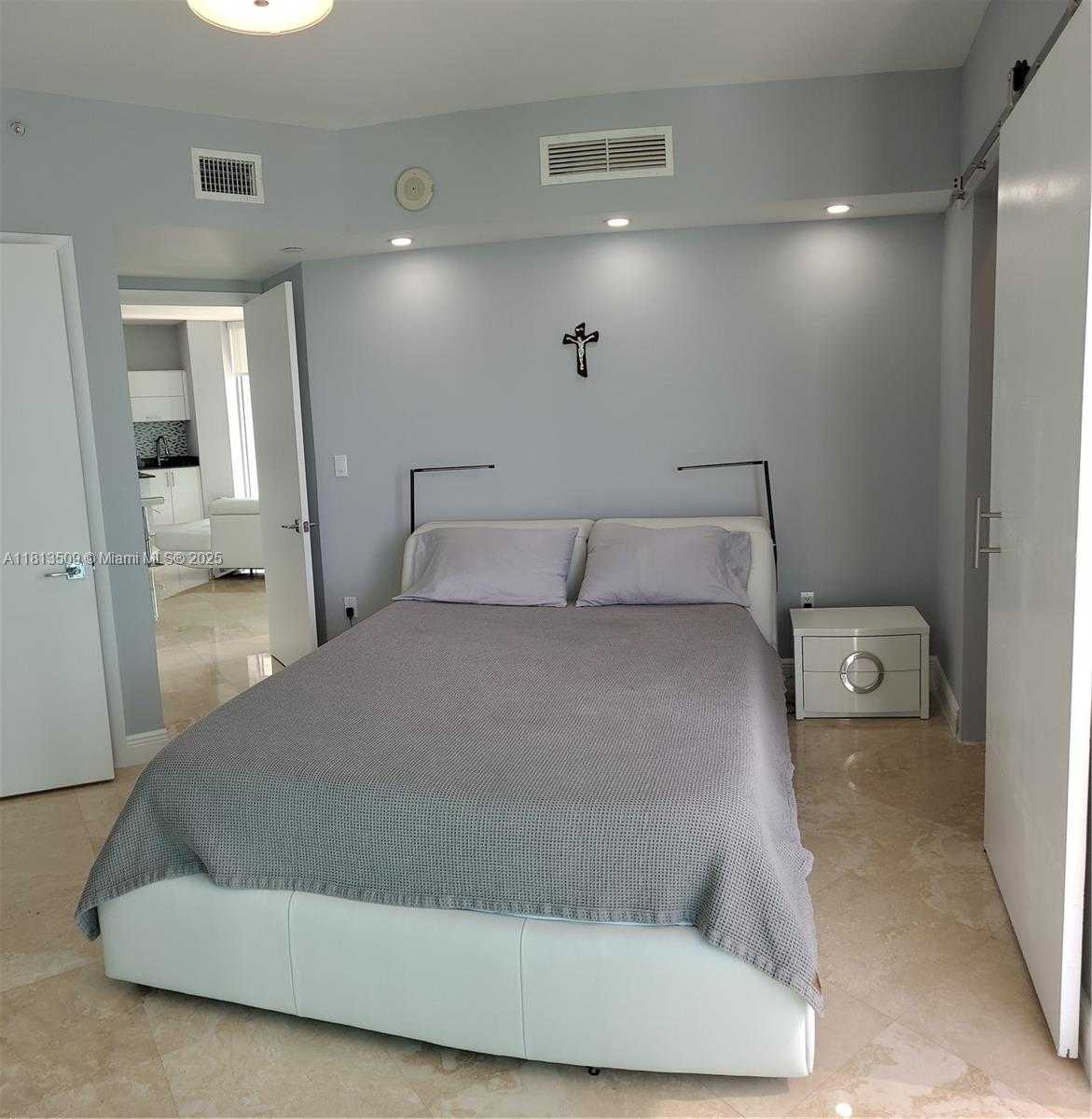 Small Image of 350 SOUTH MIAMI AVE #2714, Miami Number 31