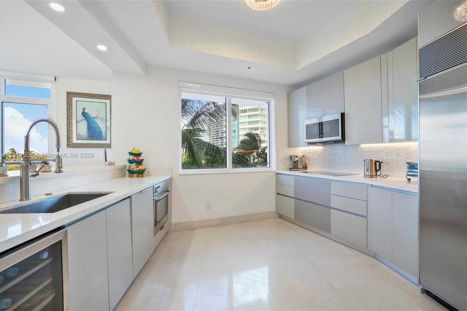 Small Image of 100 SOUTH POINTE DR #TH-15, Miami Beach Number 11
