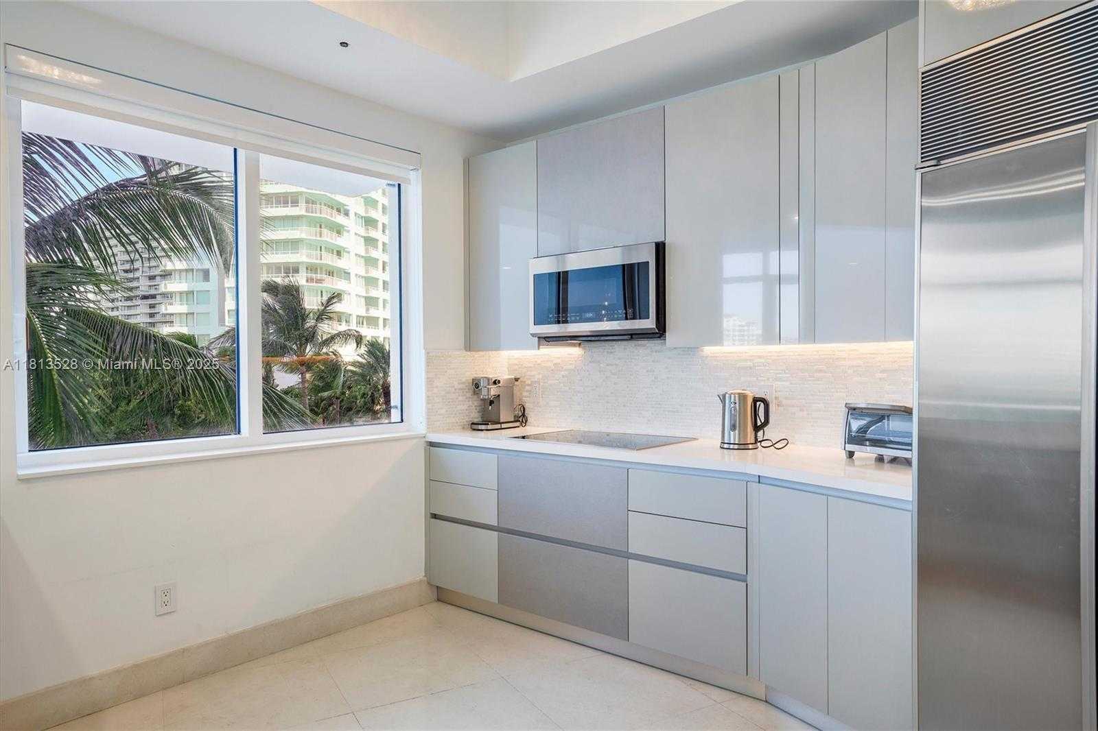 Small Image of 100 SOUTH POINTE DR #TH-15, Miami Beach Number 13