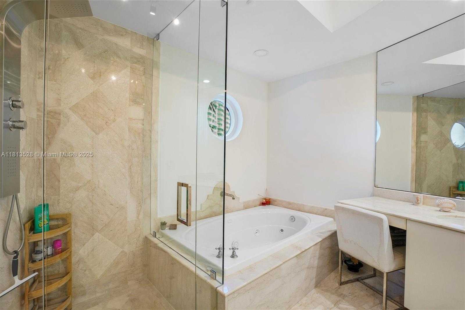Small Image of 100 SOUTH POINTE DR #TH-15, Miami Beach Number 20
