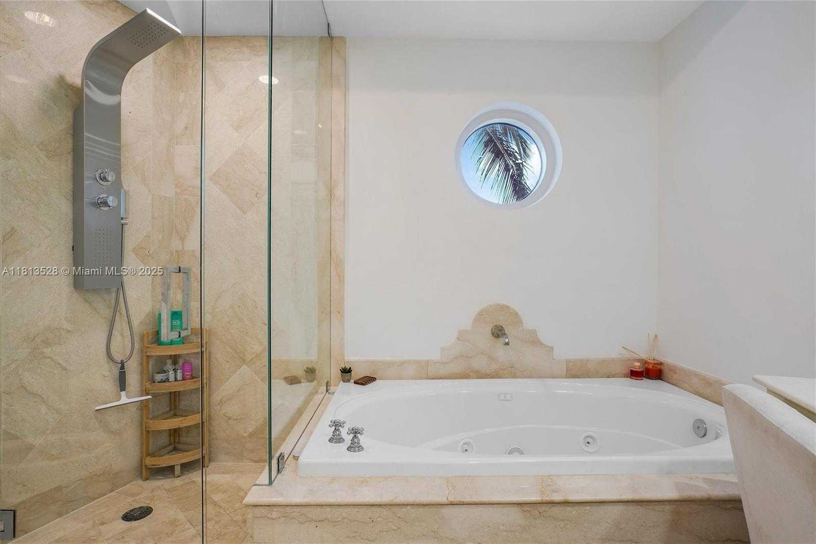 Small Image of 100 SOUTH POINTE DR #TH-15, Miami Beach Number 21