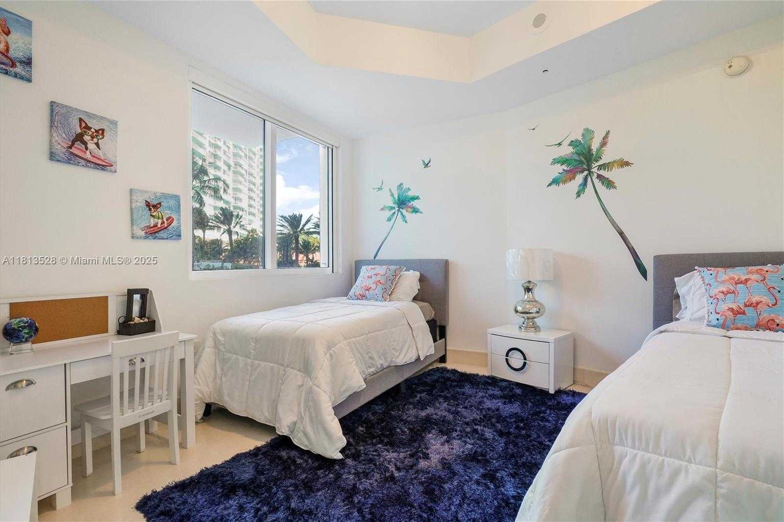 Small Image of 100 SOUTH POINTE DR #TH-15, Miami Beach Number 23