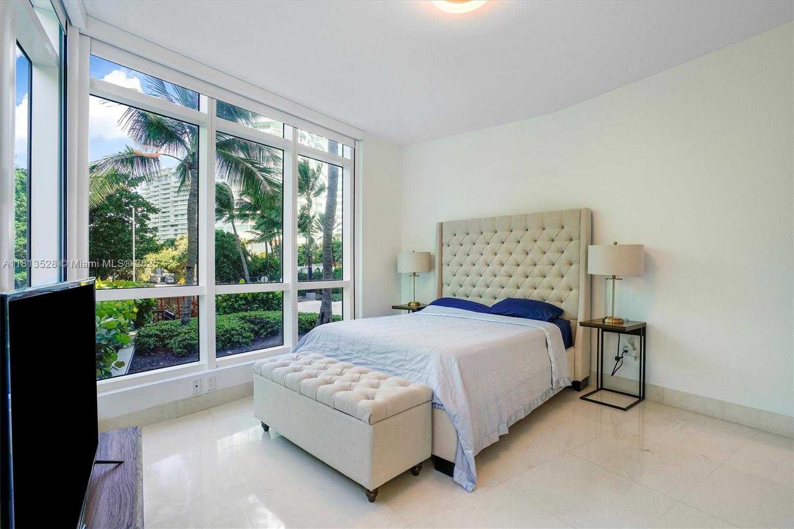 Small Image of 100 SOUTH POINTE DR #TH-15, Miami Beach Number 26