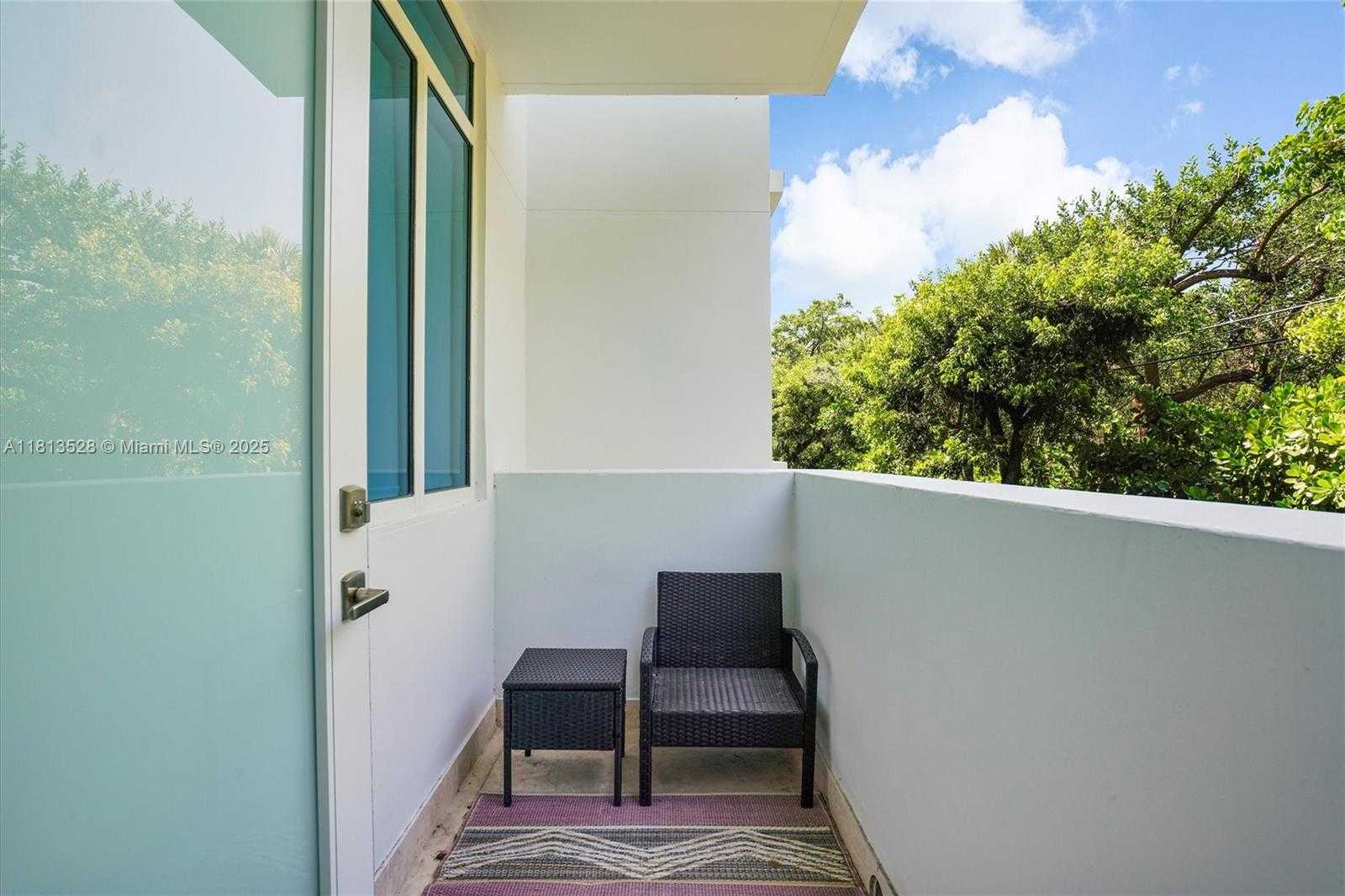 Small Image of 100 SOUTH POINTE DR #TH-15, Miami Beach Number 27