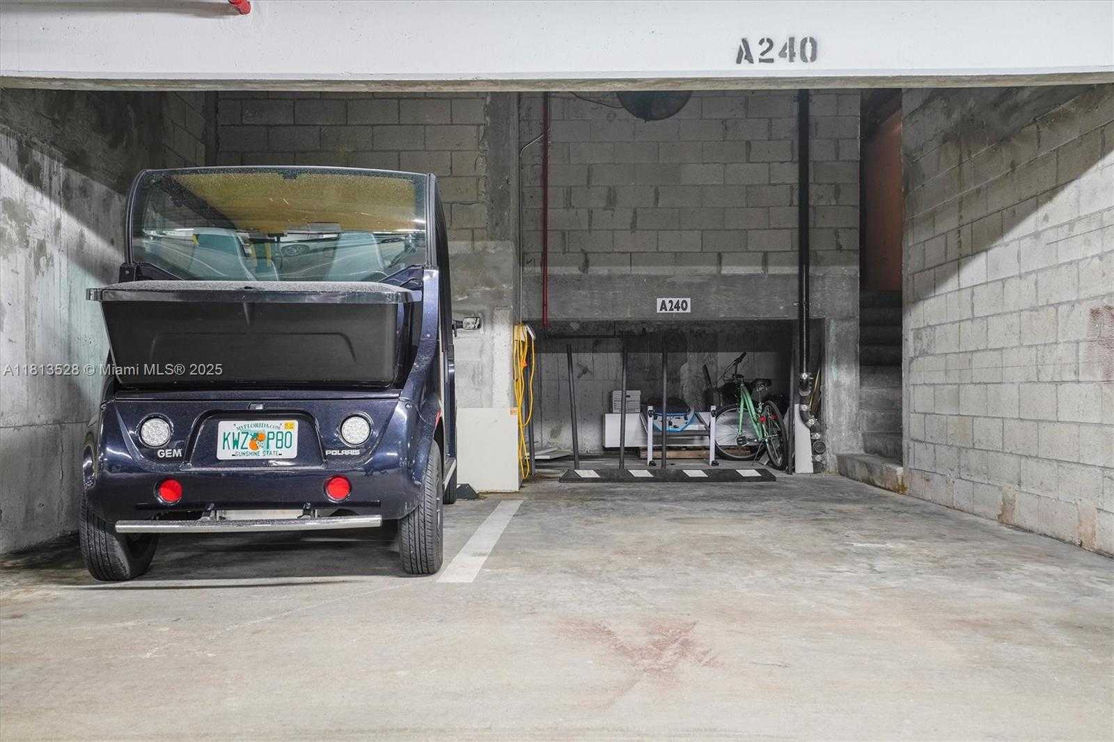 Small Image of 100 SOUTH POINTE DR #TH-15, Miami Beach Number 30